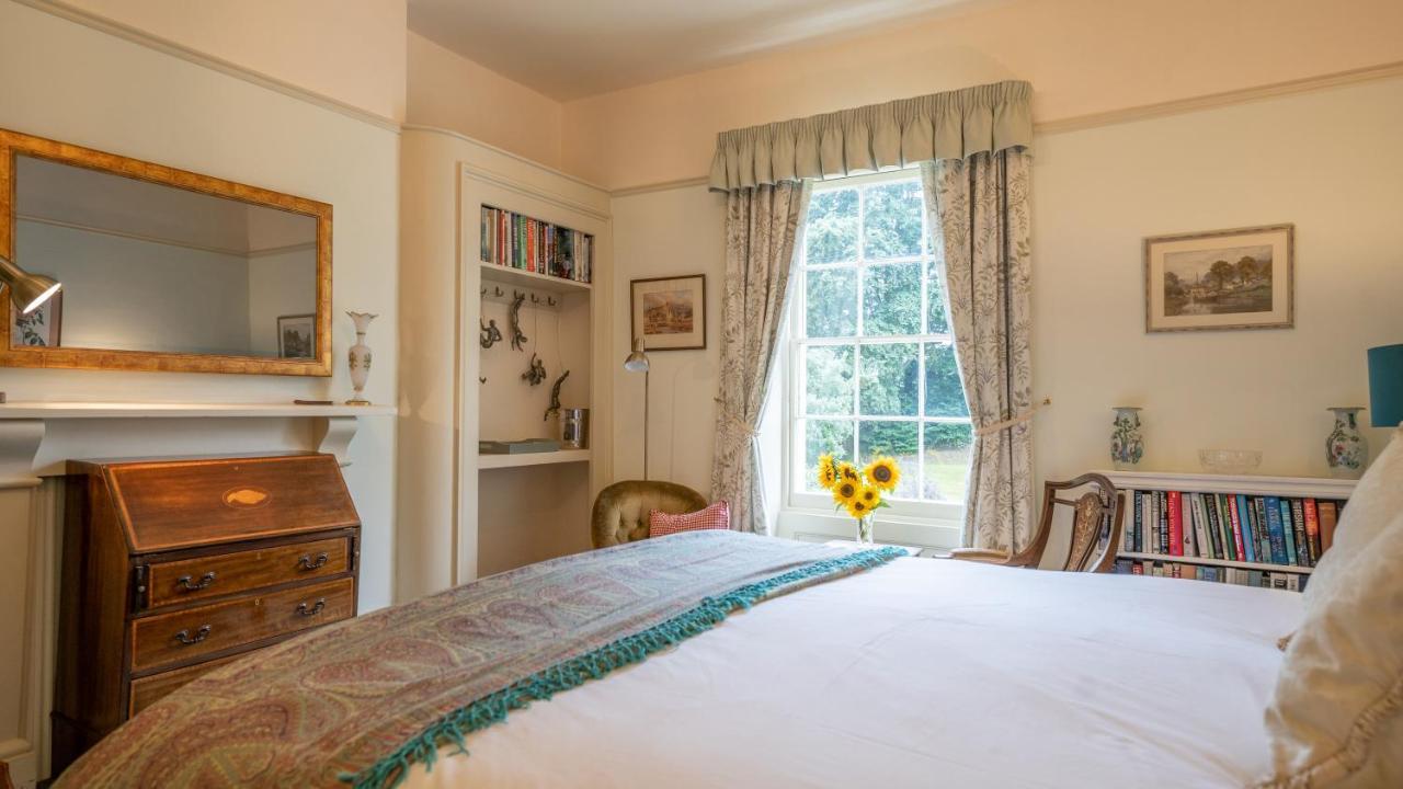 Pantybeiliau House Bed & Breakfast Gilwern Exterior photo